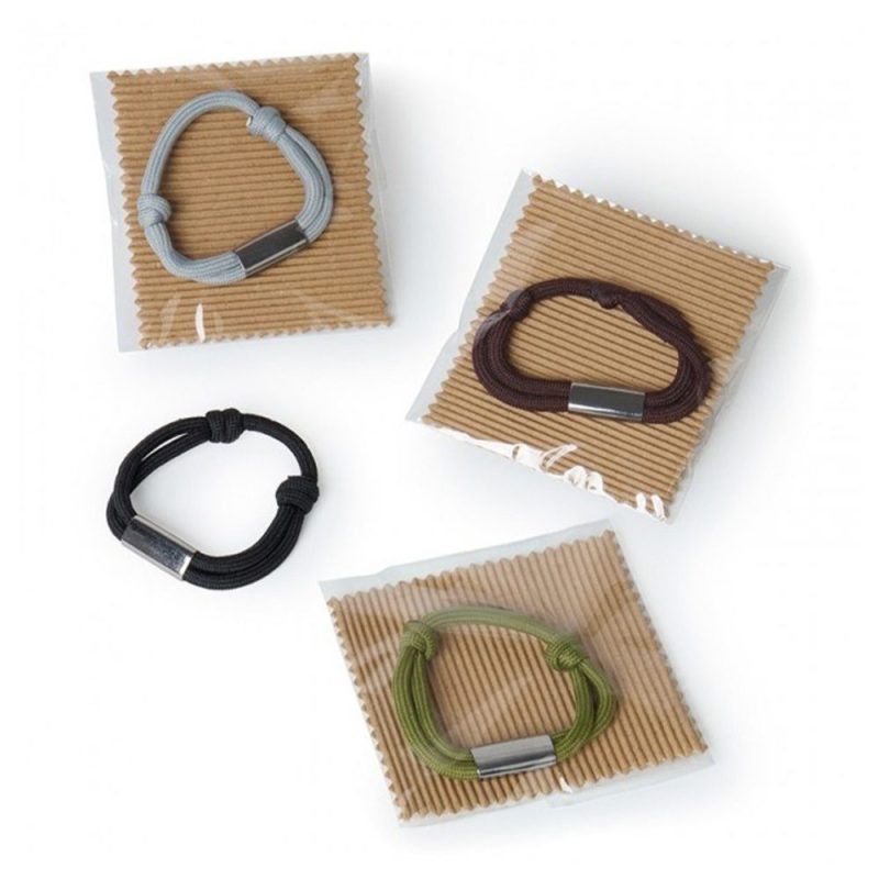 Pulsera para hombres, presentada con bolsita y cartón. Varios colores.