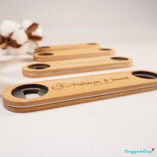 Abridor de madera personalizado para boda vista lateral.