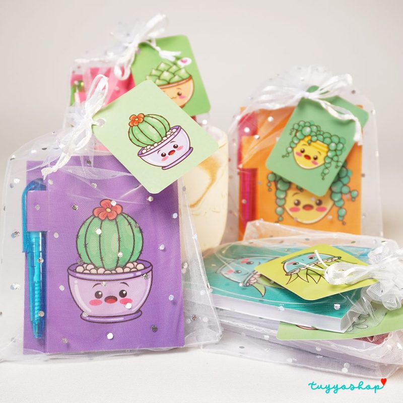 Libreta para regalo modelo Cactus con bolsa y etiqueta. Conjunto de todos los modelos en su bolsa.