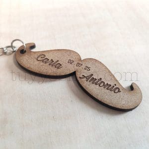 Llavero personalizado para boda, DM, modelo bigote, 2x7cm