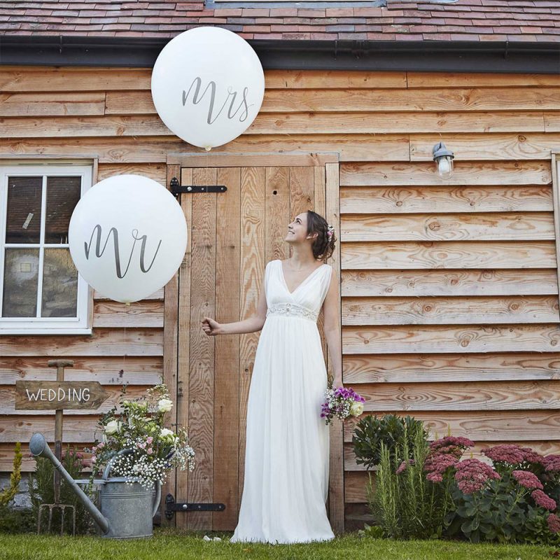 Pack 2 globos para boda. Mr y Mrs. Hasta 91cm de inflado.