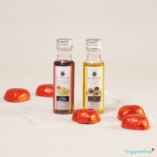 Pack de aceite para boda, vinagre de jerez y 5 bombones. Bolsa de organza de regalo.