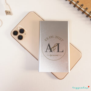 Powerbank personalizada iniciales. Detalles de boda. 2200mAh.