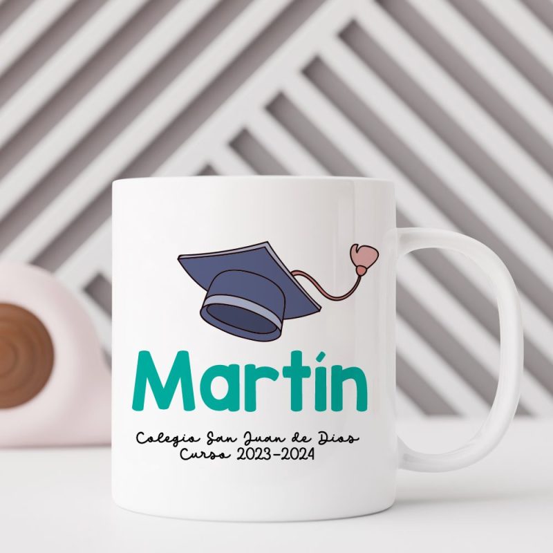 Taza con nombre para graduación con nombre en color verde